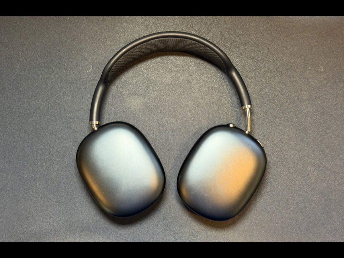 AirPods Max by Apple